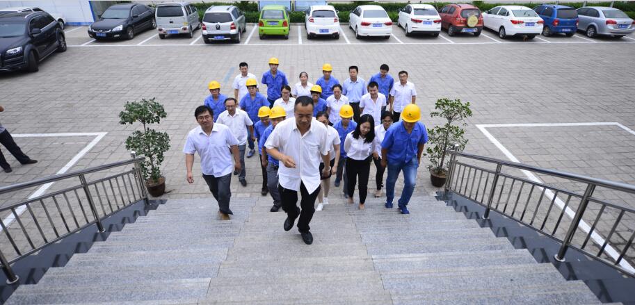 盛大钢结构办公室工作图